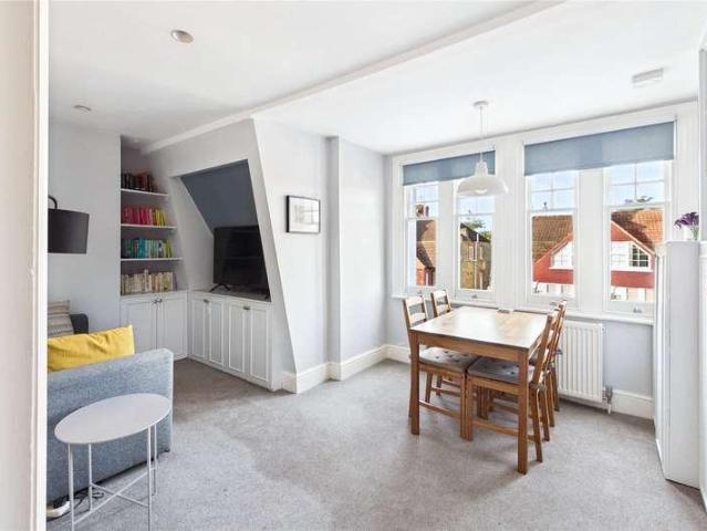 2 bed flat for sale