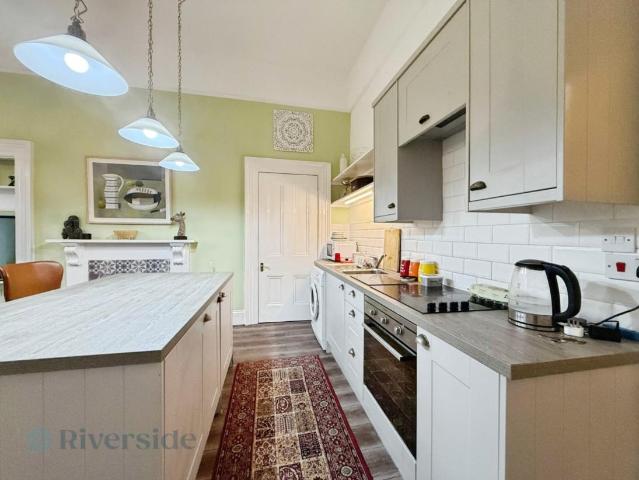 2 bed flat for sale