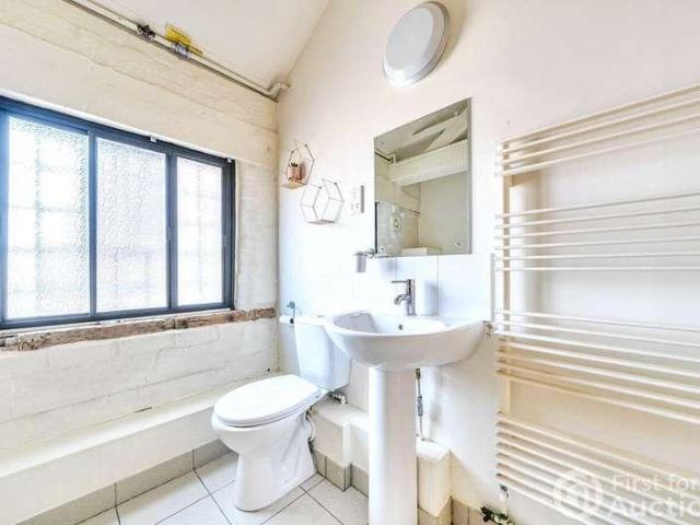 2 bed flat for sale