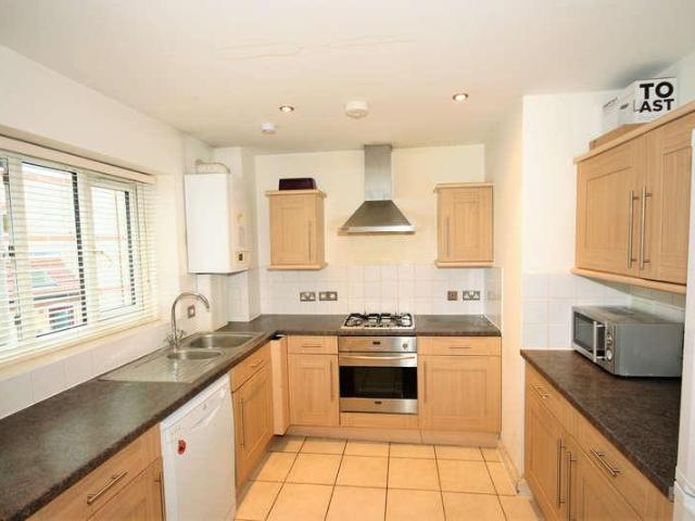 2 bed flat for sale