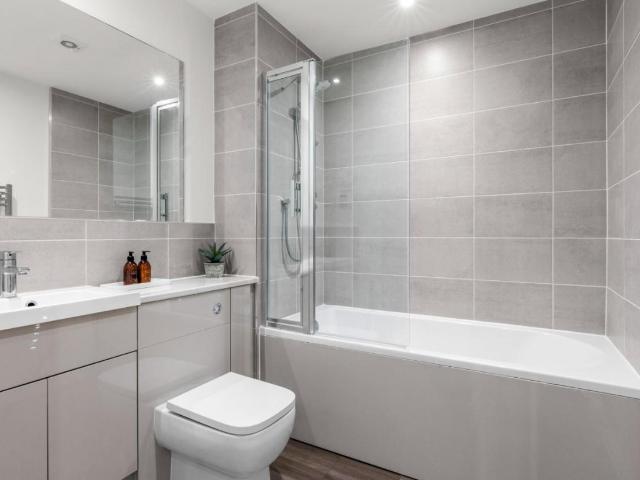 2 bed flat for sale