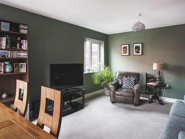 2 bed flat for sale