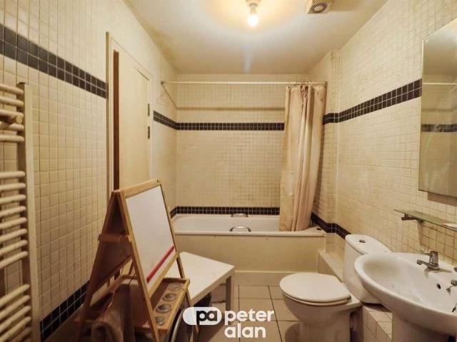 2 bed flat for sale
