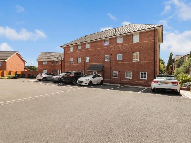 2 bed flat for sale