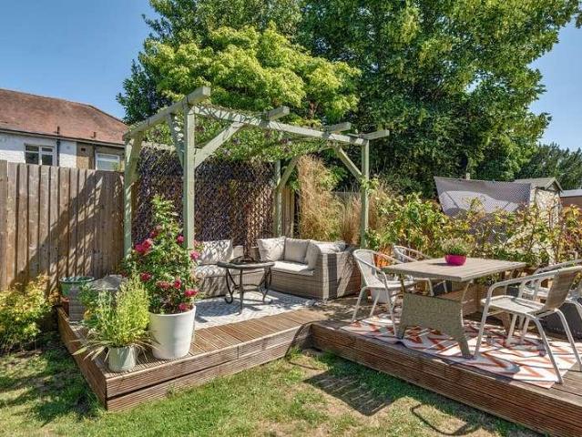 2 bed flat for sale
