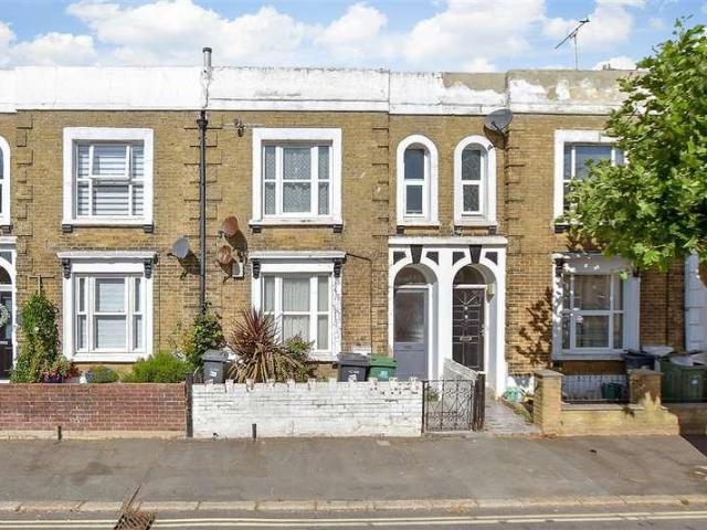 2 bed flat for sale