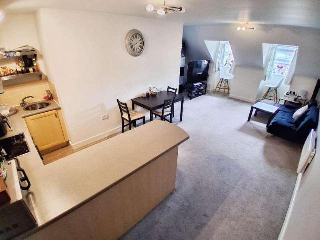 2 bed flat for sale