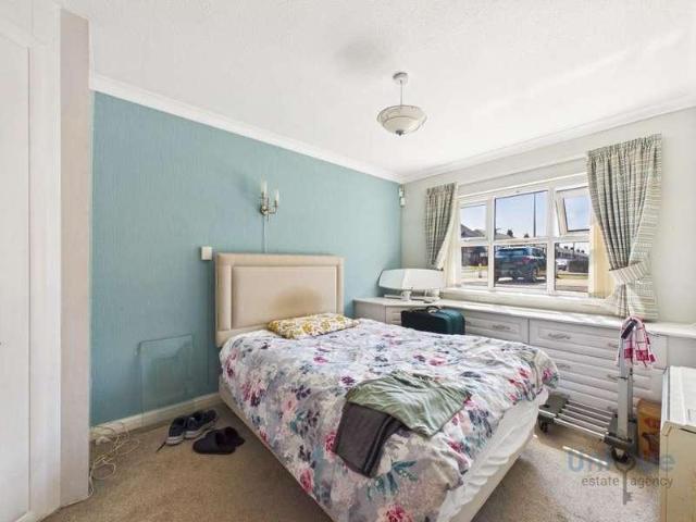 2 bed flat for sale