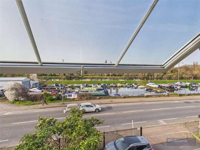 2 bed flat for sale