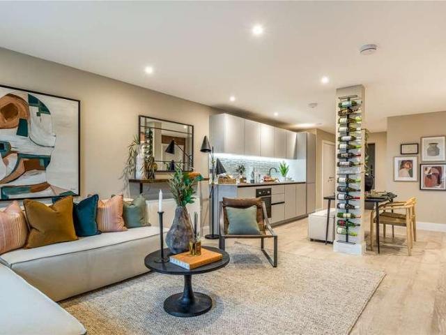 2 bed flat for sale