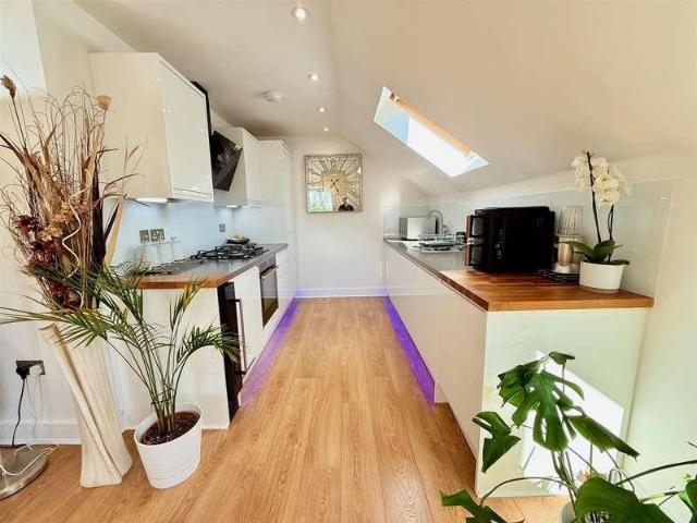 2 bed flat for sale