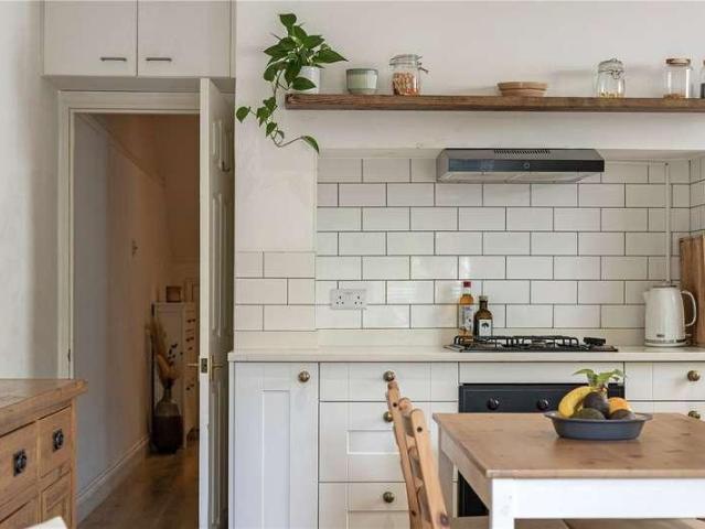 2 bed flat for sale