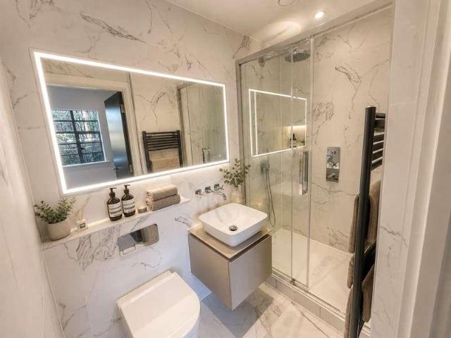 2 bed flat for sale