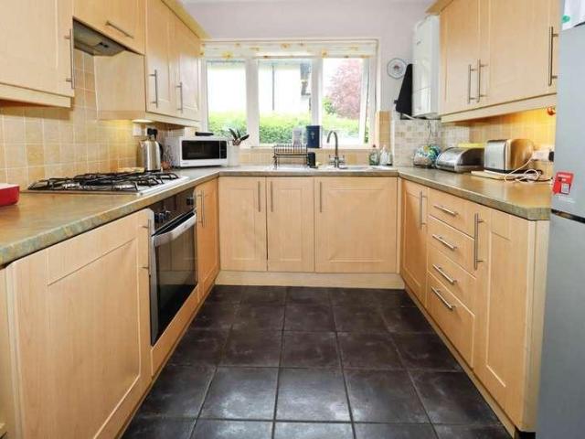 2 bed flat for sale