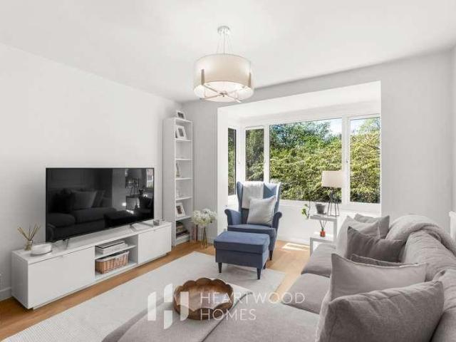 2 bed flat for sale