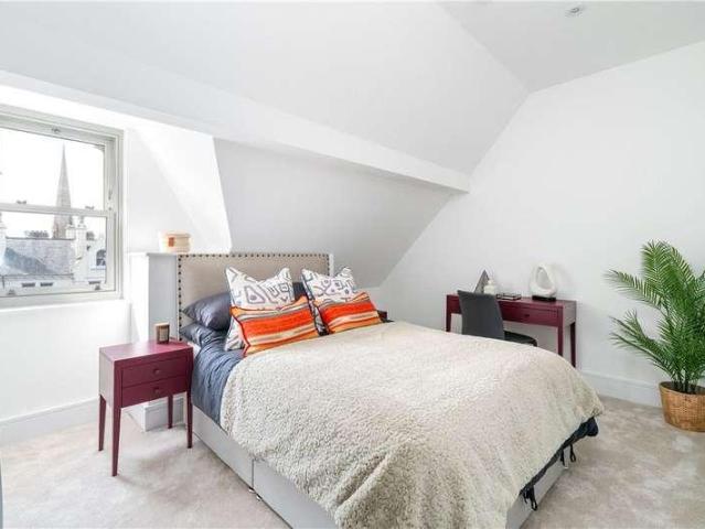 2 bed flat for sale