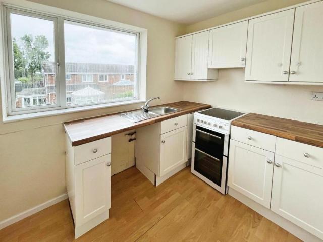 2 bed flat for sale