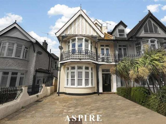 2 bed flat for sale