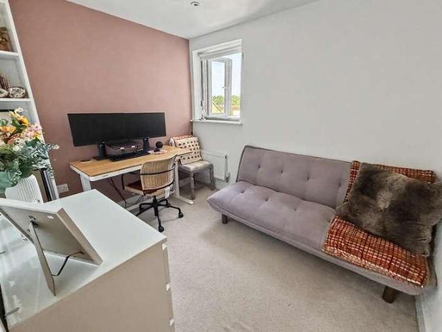 2 bed flat for sale