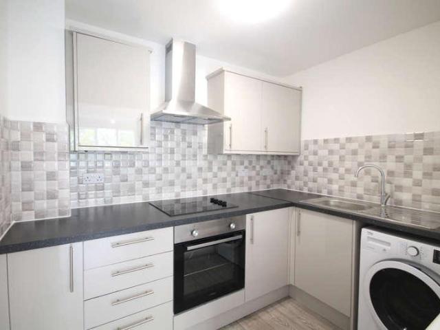 2 bed flat for sale