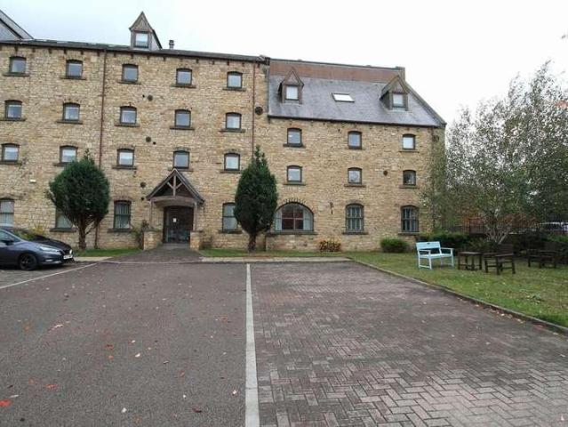 2 bed flat for sale