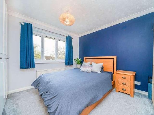 2 bed flat for sale