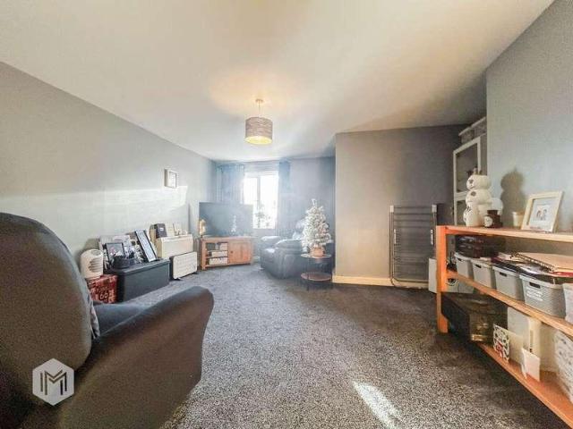 2 bed flat for sale