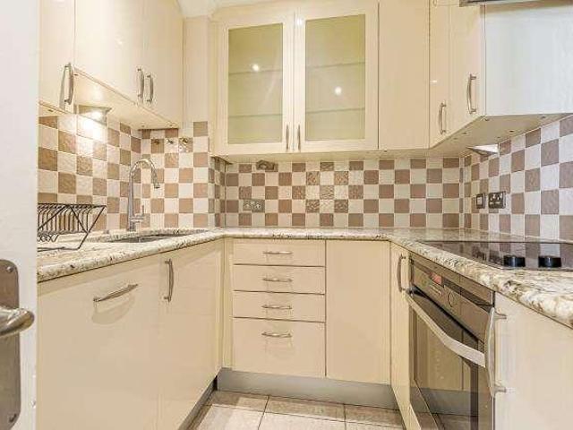 2 bed flat for sale