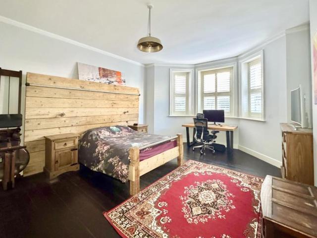 2 bed flat for sale