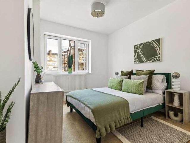 2 bed flat for sale