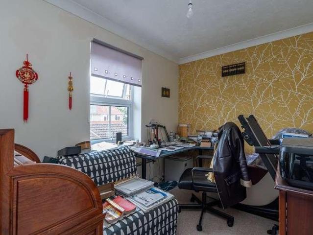 2 bed flat for sale