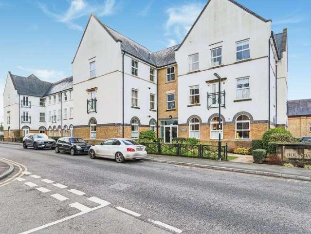 2 bed flat for sale