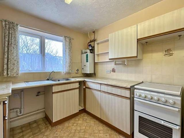2 bed flat for sale