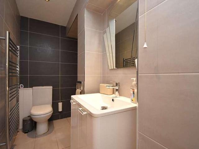 2 bed flat for sale