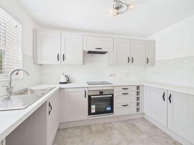 2 bed flat for sale
