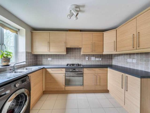 2 bed flat for sale