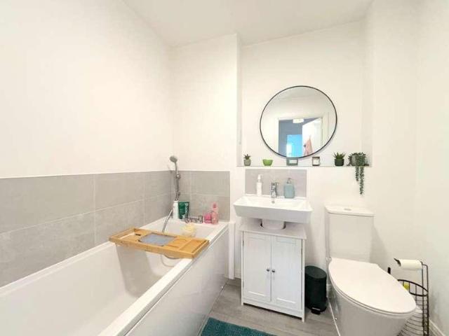 2 bed flat for sale