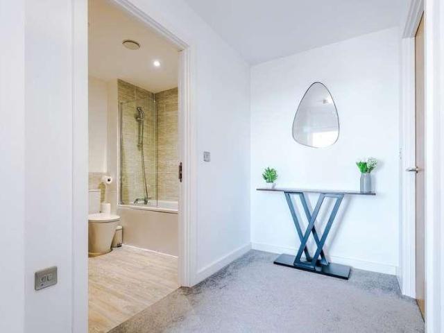 2 bed flat for sale