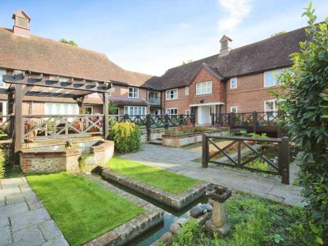 2 bed flat for sale