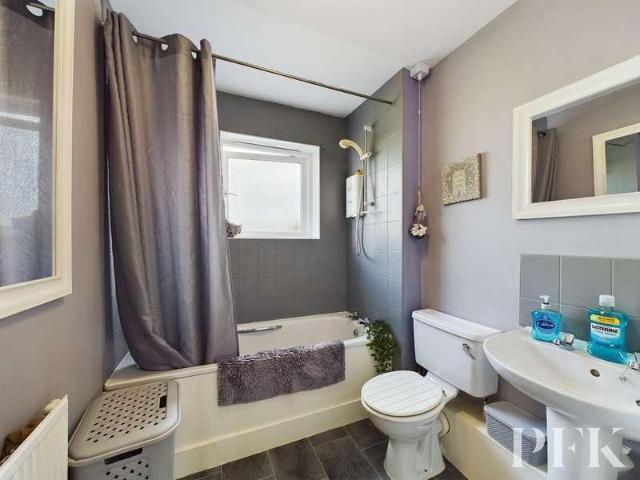 2 bed flat for sale