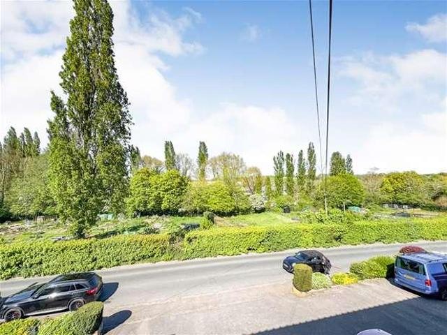 2 bed flat for sale