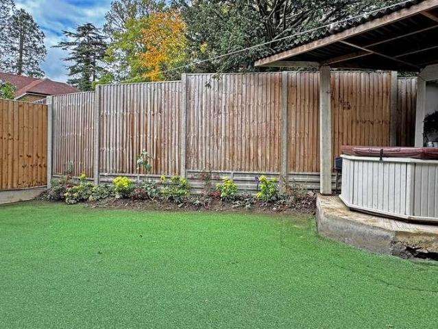 2 bed flat for sale