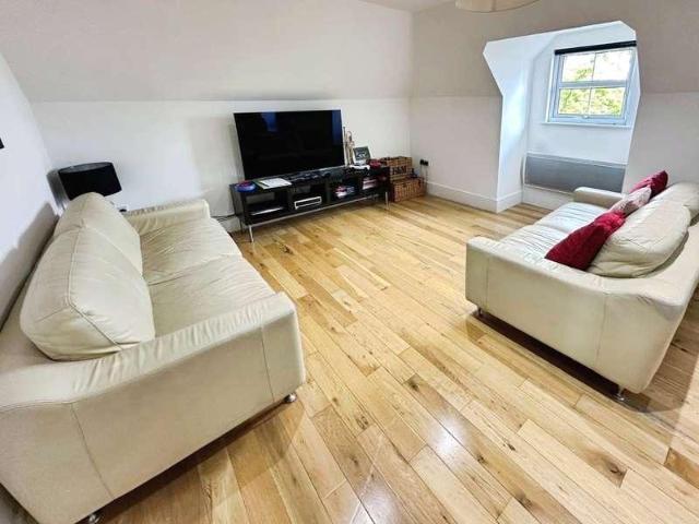 2 bed flat for sale