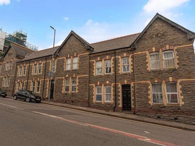 2 bed flat for sale