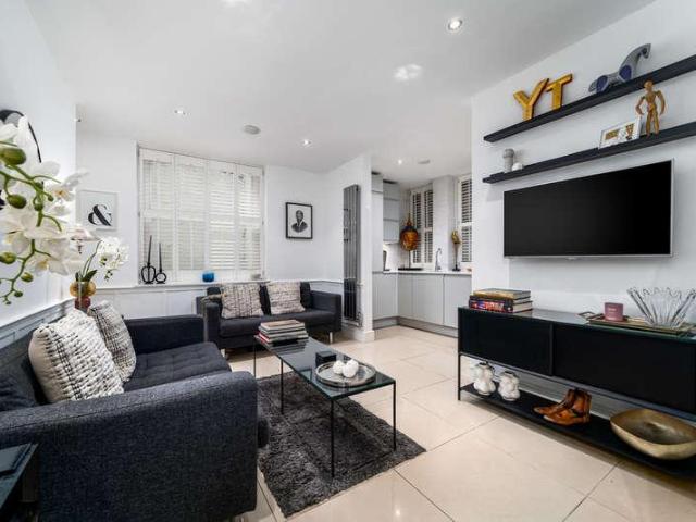 2 bed flat for sale