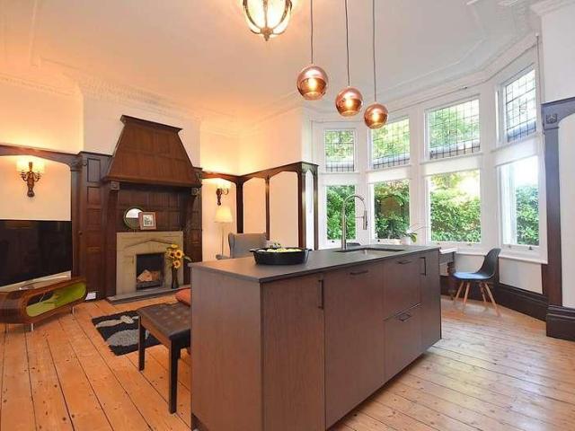 2 bed flat for sale