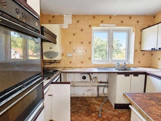 2 bed flat for sale