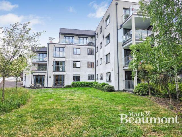 2 bed flat for sale