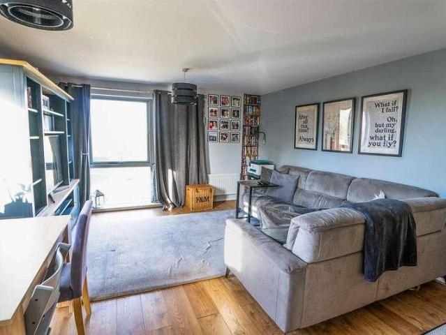2 bed flat for sale