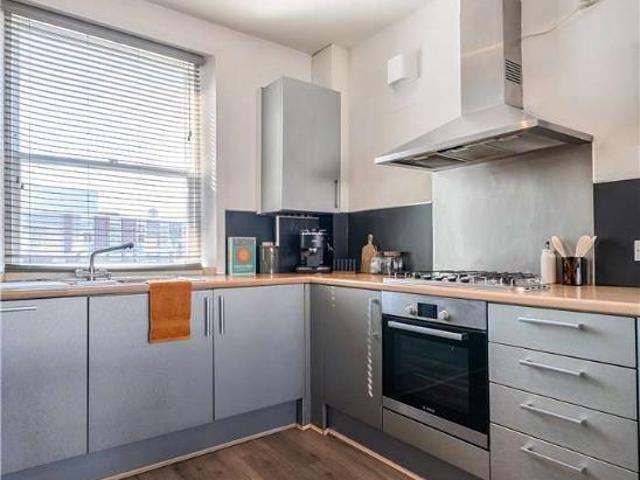 2 bed flat for sale